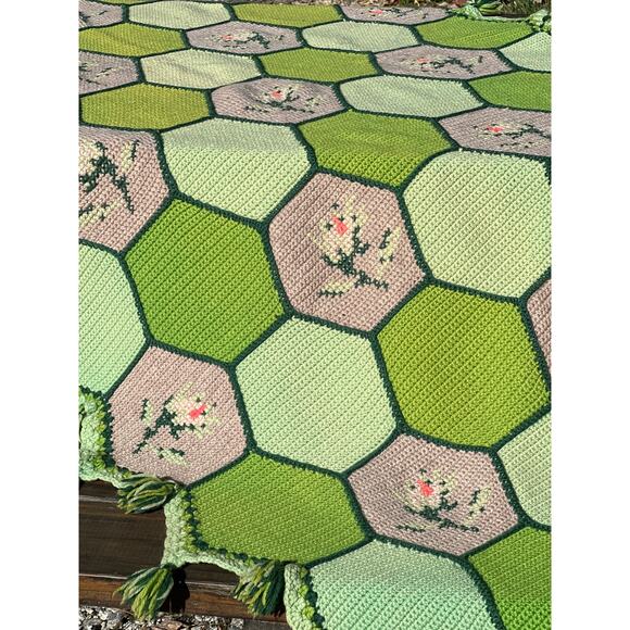 Vintage Hexagon Floral Roses Afghan Throw Blanket Flower Handmade Grandma 70s - Picture 1 of 10